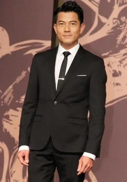 郭富城的身高是165cm,官方报道是171cm.