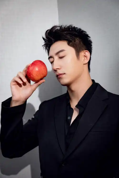 了#好久没见这么精致的黄景瑜了,立体又精致的五官,属实帅气满分,怼脸