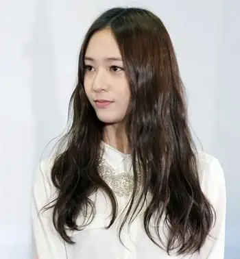 郑秀晶发型精选 甜美长发卷发轻松驾驭