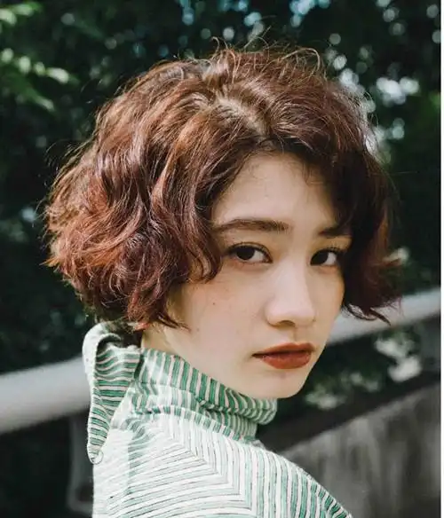 女士脸圆十大耐看短发脸大脖子短女发型图