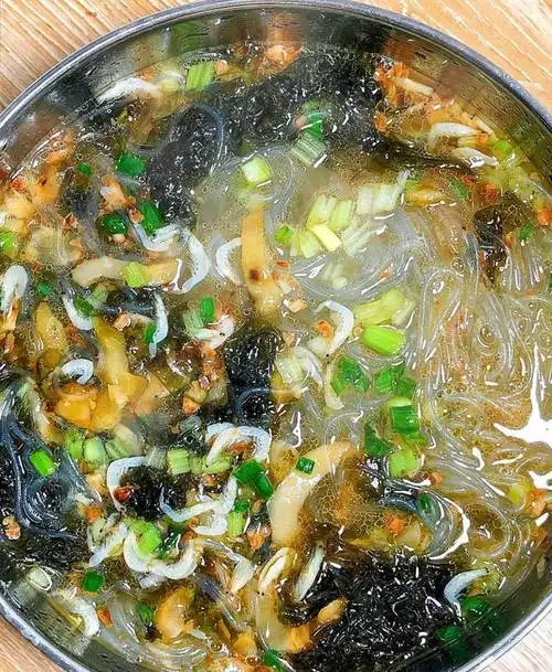 榨菜虾皮粉丝汤!汤底鲜美,榨菜嘎嘣脆!简单营养又美味!