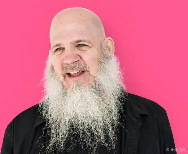 老人_男人_胡须_光头_微笑_姿势_工作室_头像_概念_高清图片_全景视觉