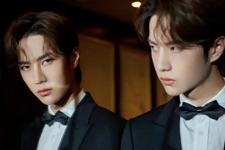 王一博celine西装香奈儿j12腕表经典简洁搭配