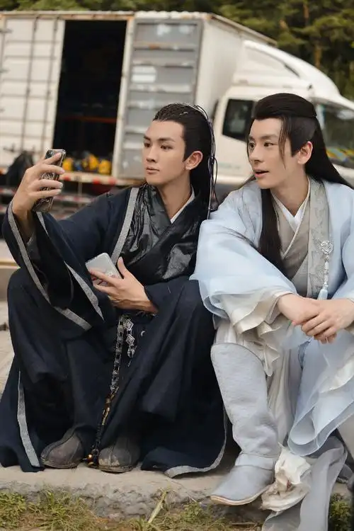 范津玮 饰 大巫 魏哲鸣 饰 七爷