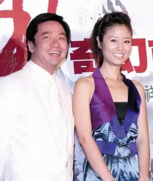 著名导演唐季礼曾和林心如同居8年今60岁娶35岁娇妻严重发福