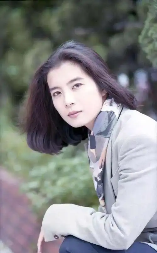 明星怀旧系列图片壁纸～岳翎