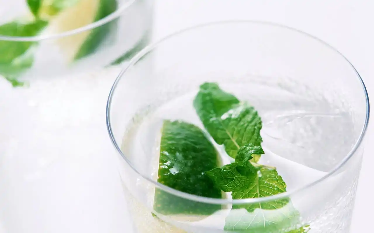 清凉饮品甜美高清桌面壁纸