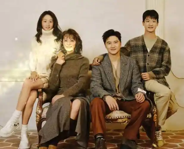 明星大拜年:林更新回怼网友,迪丽热巴美翻天,田亮全家用一张脸_李宏毅