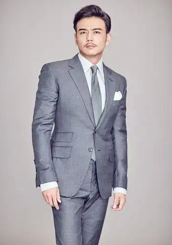 被说油腻的杨烁刮掉胡须秒变阳光型男网友刮了还是油