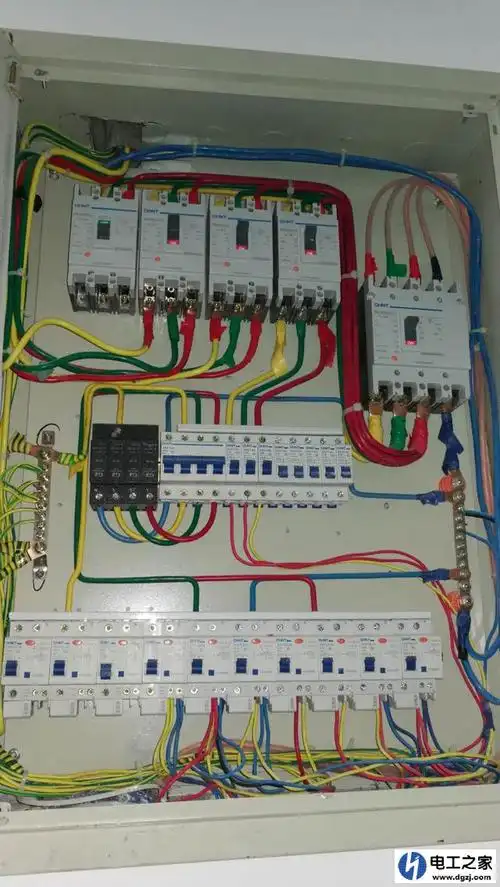 企业采用的是普通的市电电源,是三相电,也就是三相五线制,三火一零一
