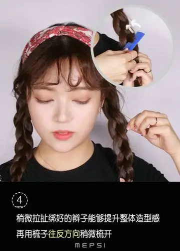 低双马尾麻花辫扎法步骤(如图),蓬松造型仙气十足,十分适合年轻女子的