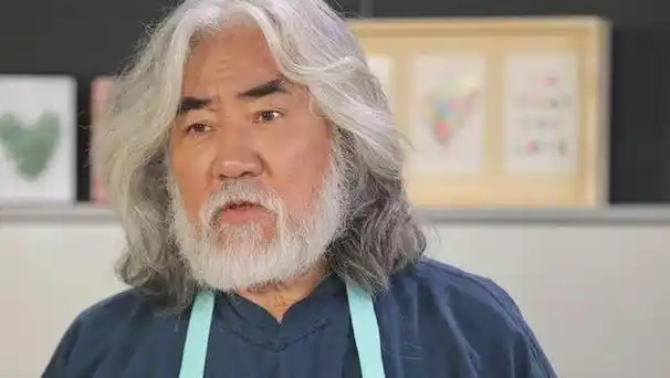 作为中国最著名的武侠剧导演之一,他导演的《神雕侠侣》,《天龙八部》