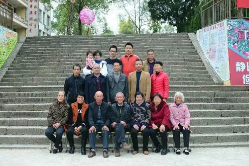 三伯家全体合影(30人)
