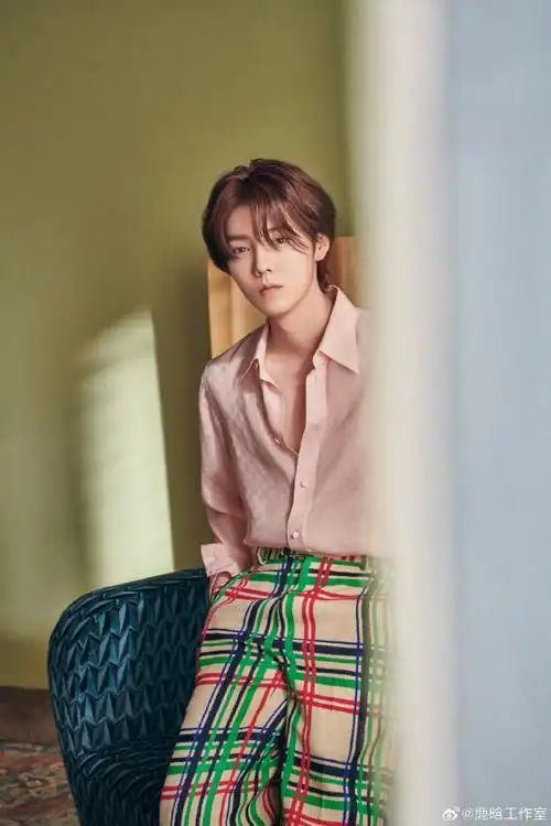 鹿晗超话lh#鹿晗#龙年将至,在这里提前祝芦苇宝宝们新年快乐呀,新年