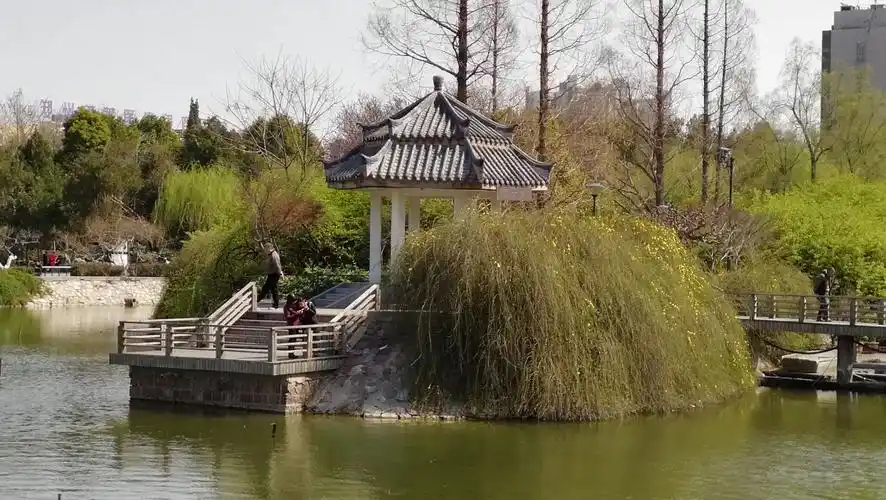 早春,散步郑州紫荆山公园 - 美篇