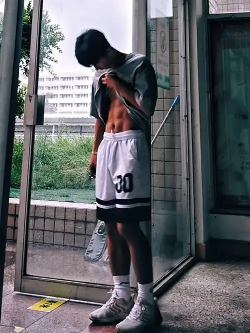 01体育生 一张腹肌照