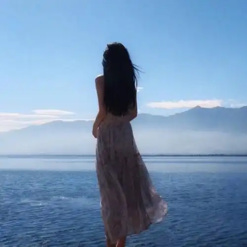 女头,背影,by.楼语烟.