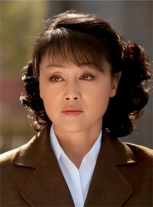 提起她,大家可能第一个想到的就是《北京人在纽约》里那个坚韧,敢爱敢