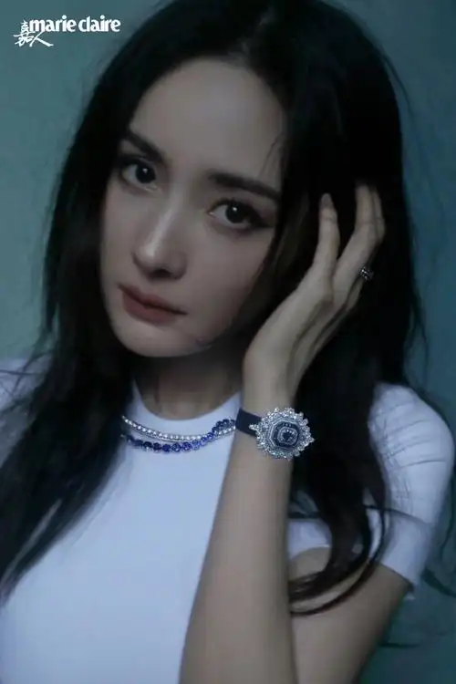 杨幂嘉人十一月刊封面