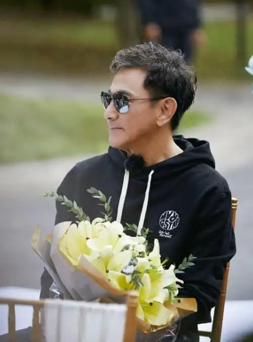 72岁吴尊爸爸首次曝光,竟然比39岁儿子还要帅!