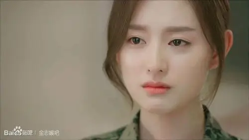 太阳的后裔剧照金智媛军装图片