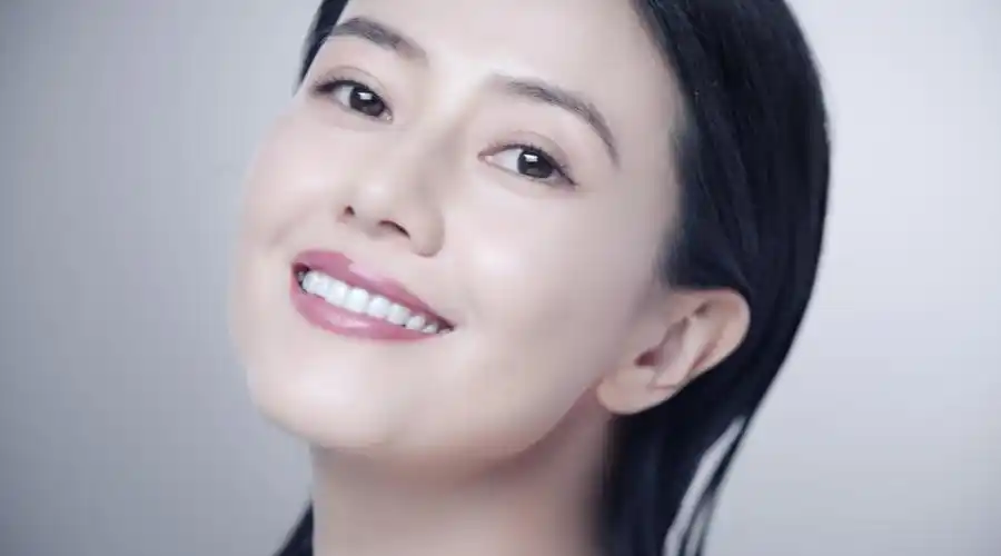 倩碧x高圆圆:302美白镭射瓶