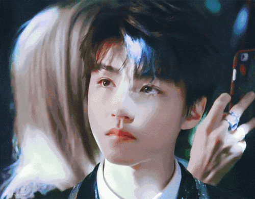 星星与萤火,不及王俊凯眼里的真情