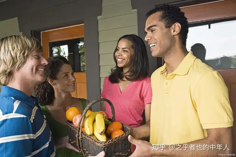 邻居之间相互帮助开启真实的邻里社交生活