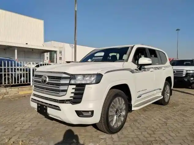 2024款丰田酷路泽lc300八气囊标配82万起