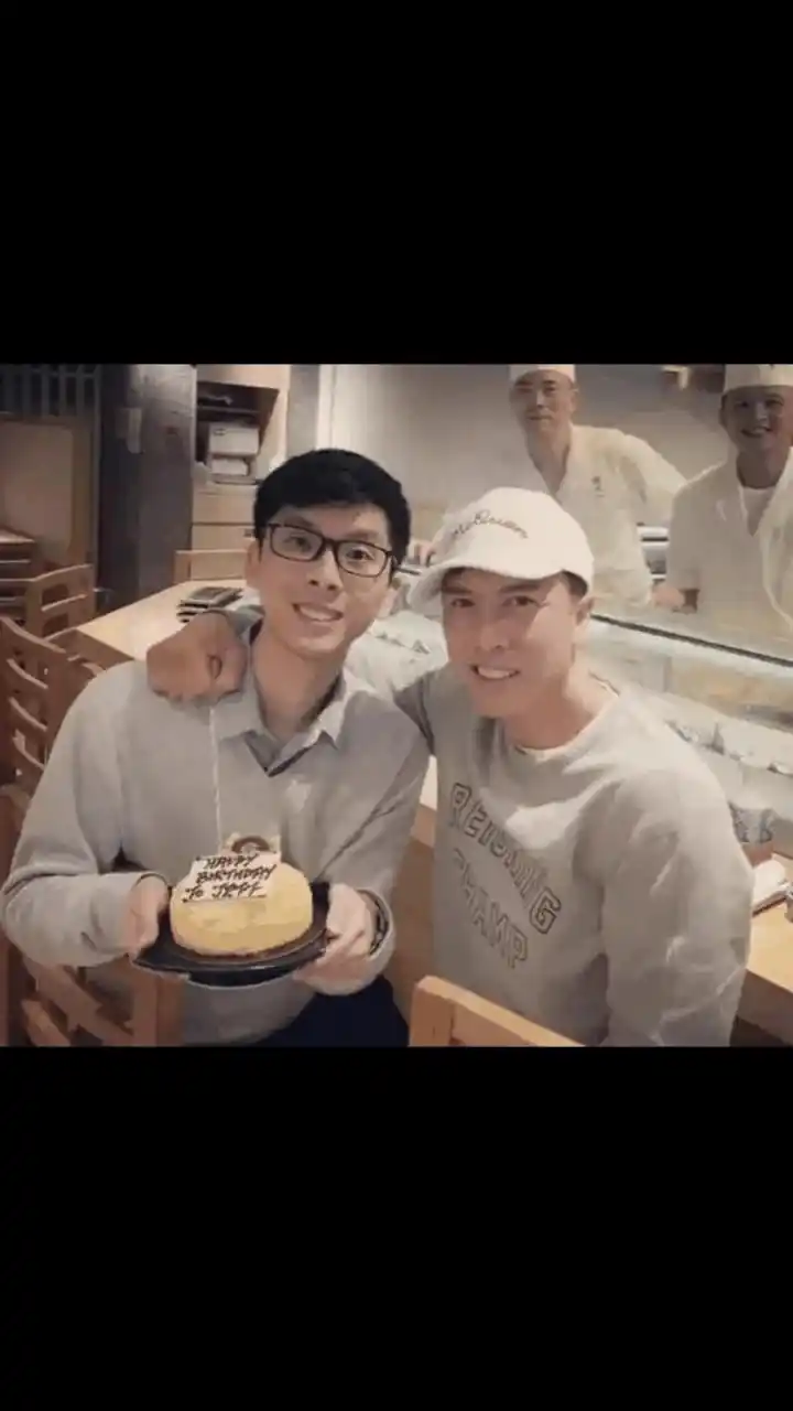 gif创作人# 国际巨星甄子丹和前妻儿子甄文焯的合照,儿子甄文焯今年