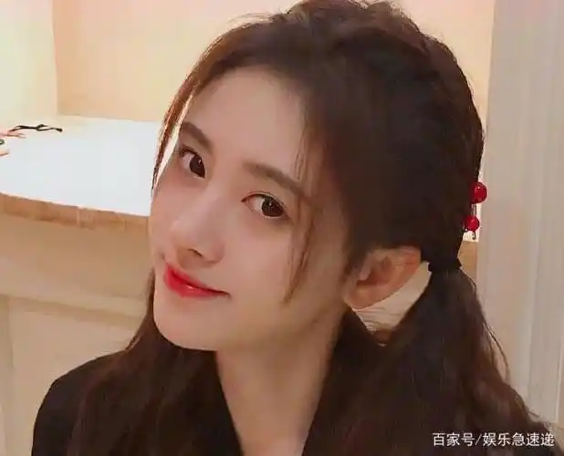 鞠婧祎新剧侧颜杀太诱人,却因鼻子透光引热议,被网友怀疑隆鼻了