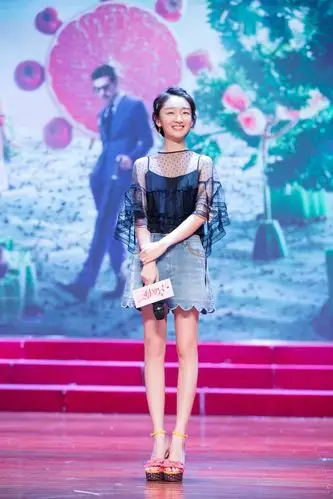 个矮平胸怎么穿周冬雨撞衫超模kendall一点也没输