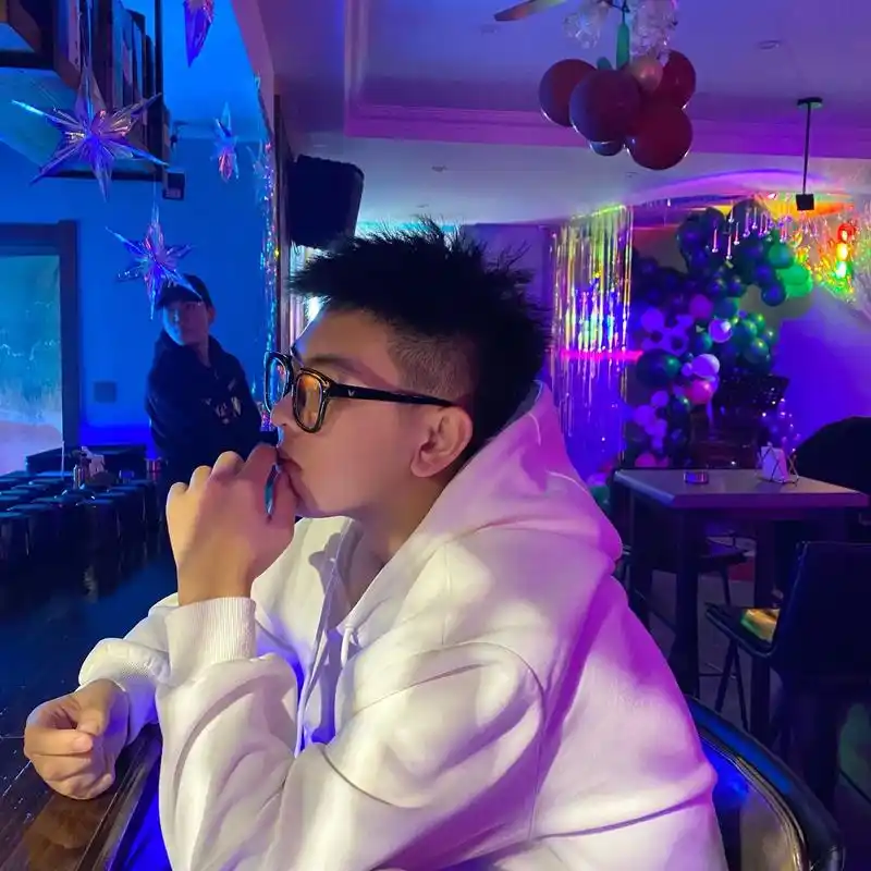 精选男生头像 #top #185大帅哥 #故事与酒 #深夜 - 抖音