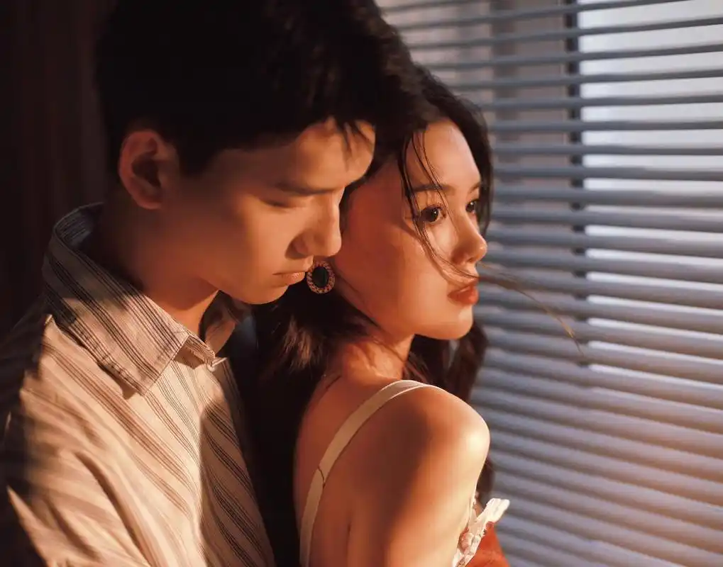 七夕情侣亲密写真