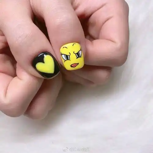 beauty简单好看的的彩绘美甲图案