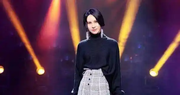 尚雯婕跨行做歌手连简谱都不认识,老板好心劝她改行幸亏她不服输