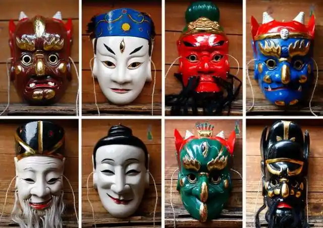 只有甘肃兰州出土的牛皮,瓷质等各种傩面具和遗存的历史资料最为丰富