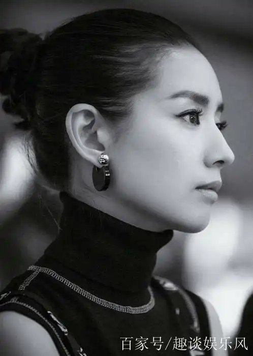 董洁的侧颜杀:冰冷清秋,纯净圣洁,一眼万年!