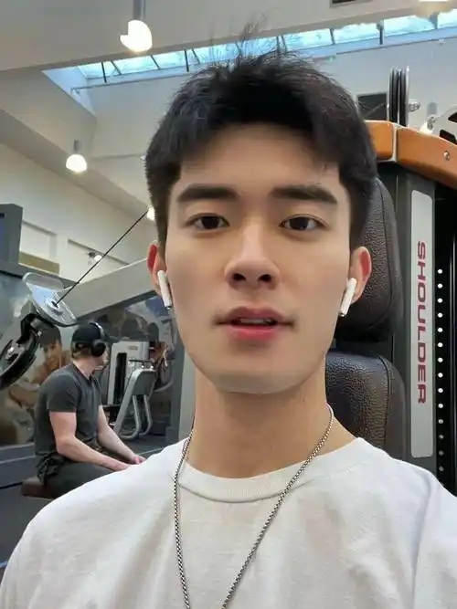 脸胖脸圆的男生不妨试试这9款发型