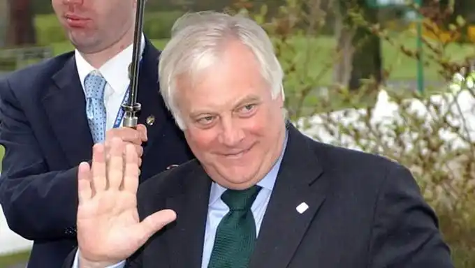 扒一扒"彭定康们"丑陋嘴脸,这样为暴徒站台以为民众看不出来?