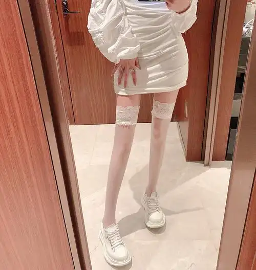 ins蕾丝高筒白色丝袜女秋冬款性感薄款打底袜子防勾丝过膝长袜潮白色