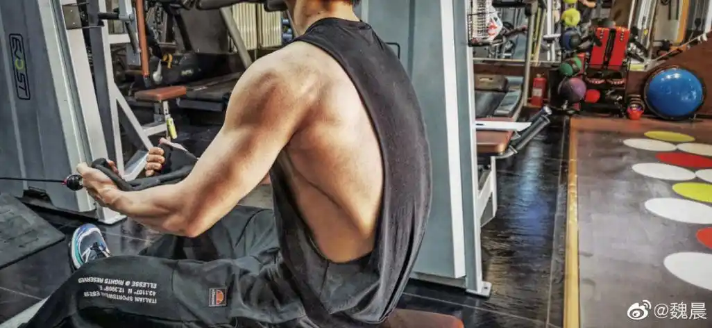 白敬亭翻车,意外捧红了"新老公":这才是内娱真男神!