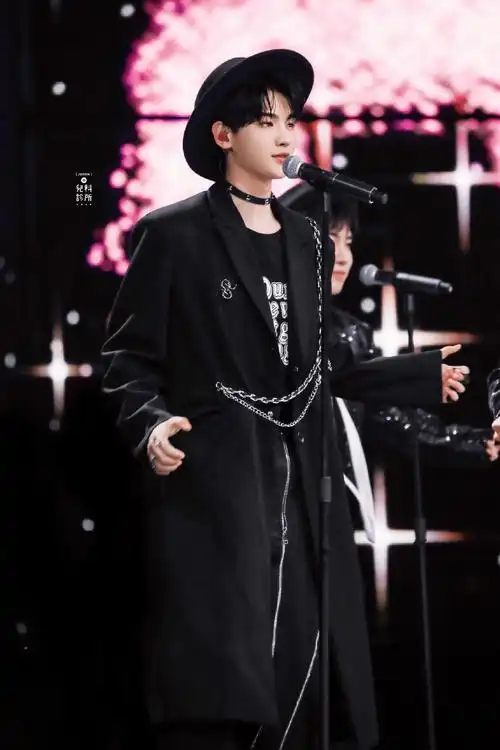黄明昊金曲青春舞台图出炉