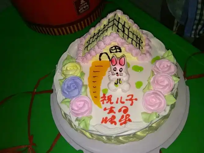 妈妈为儿子精心定制的生日蛋糕
