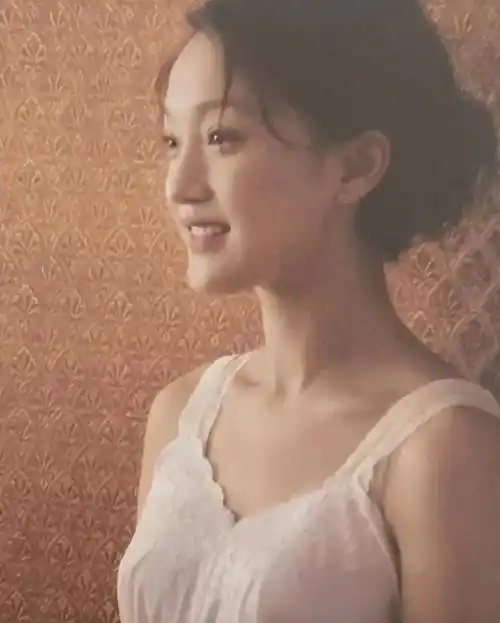 事实证明,49岁"无人敢娶"的周迅,已经走上了另一条道路_贾宏声_窦鹏