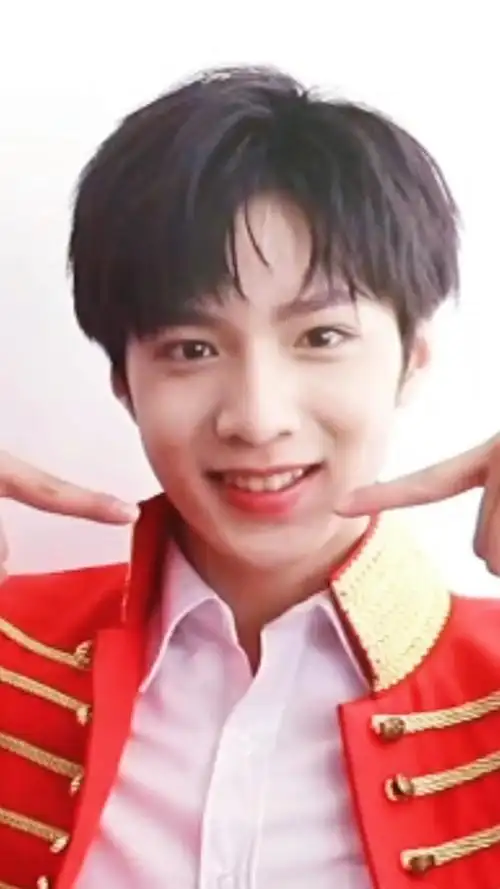 刘耀文笑起来好甜好可爱啊