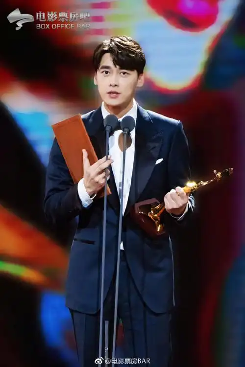 挑战每天按相册顺序发一张李易峰的照片