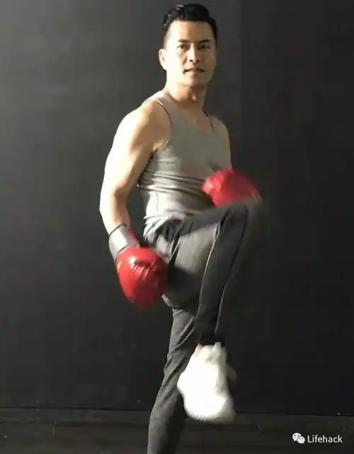 吕良伟你这身材63岁