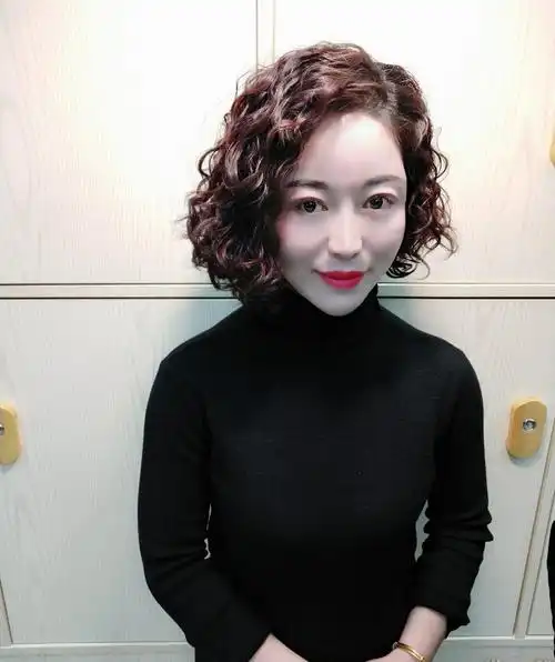 原创40到60岁女性剪短发烫小卷时尚减龄真洋气