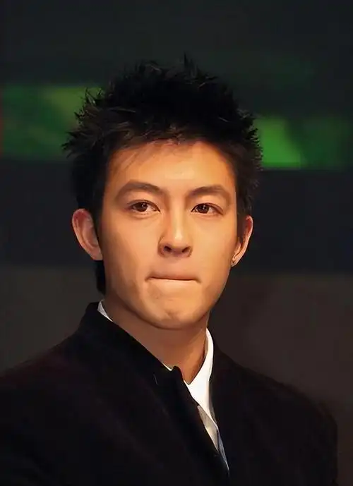 曝出1600张艳门照,毁了张柏芝,陈冠希的电脑维修员,现在如何 ?